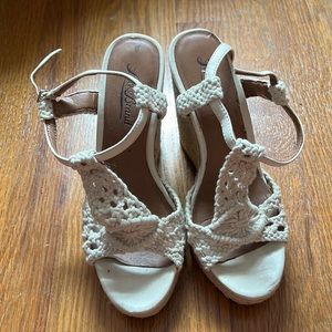 Lucky Brand Women's 6M Crochet Wedge sandals